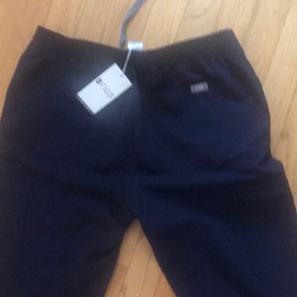 New FIGS Dark Navy Yola Small Tall - Picture 8 of 8